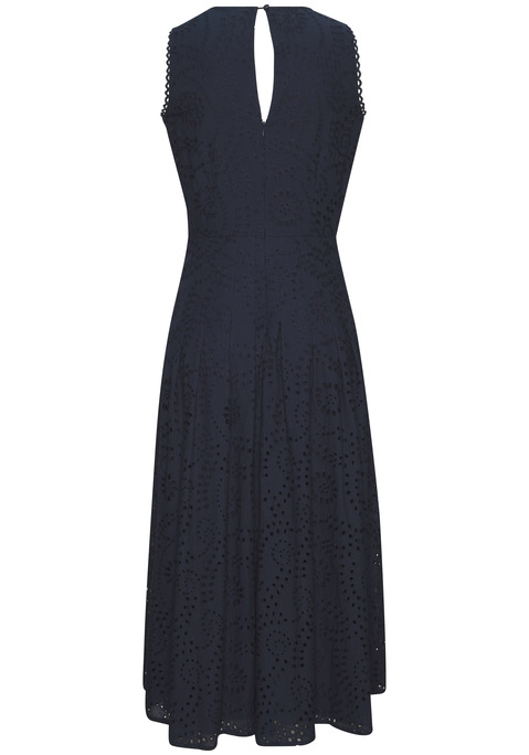 Bild: Spitzenkleid von Buffalo: Ärmelloses, langes Sommerkleid von Buffalo mit verspielten Spitzendetails am Armausschnitt. Schmeichelnde Falten im Taillenbereich. Nahtverdeckter Reißverschluss hinten. Aus trageangenehmer Baumwolle mit weichem Viskose-Innenfutter für hohen Tragekomfort.