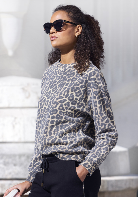Bild: Sweatshirt von Buffalo: Bequemes Sweatshirt von Buffalo mit trendigem Allover-Print. Langarmdesign mit überschnittenen Schultern. Rundhalsausschnitt mit Rippbündchen. Elastische Bündchen am Ärmel und am Saum. Hochwertige Sweatqualität aus einer Baumwollmischung.