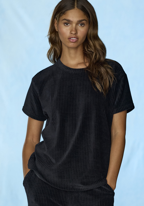 Bild: T-Shirt von Buffalo: Stylisches Oversize-T-Shirt von Buffalo in hochwertiger Cord-Struktur im Retro-Stil. Überschnittene Schultern treffen auf eine Loose-Fit-Passform. Trageangenehme Qualität aus einem elastischen Baumwoll-Mix.