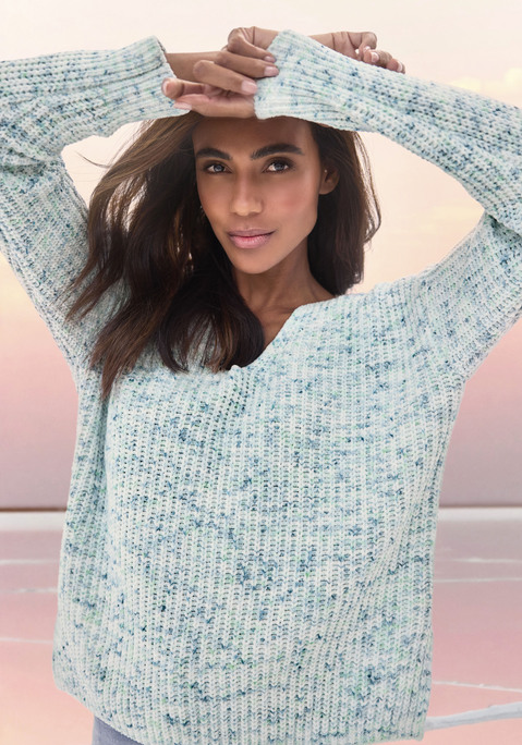 Bild: V-Ausschnitt-Pullover von Buffalo: In weicher Chenille-Qualität und angesagter Multicolour-Optik. Mit V-Ausschnitt und seitlichen Schlitzen am Saum. Länge ca. 64 cm.  Aus 100% Polyester.