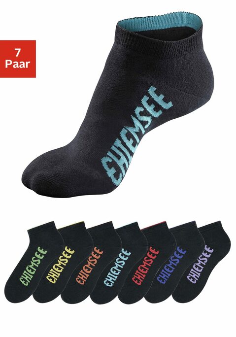 Bild: Sneakersocken von Chiemsee: Sneakersocken von Chiemsee für Sie im praktischen 7er Pack. Die Sneakersocken enden um den Knöchel. Sehr gut geeignet für Sport- und Freizeitschuhe. Ideal für den täglichen Gebrauch, in zwei klassischen Sortimenten in schwarz und weiß. Kleines Extra - das jeweils verschieden farbige abgesetzte Marken Logo. Ein hoher Baumwollanteil garantiert einen guten Tragekomfort. Eine gute Elastizität sichert eine optimale Passform. Durch die verstärkte Ferse und Spitze wird die Haltbarkeit beim Tragen und auch nach vielen Wäschen verbessert. Details: Hoher Baumwollanteil, Verstärkte Ferse und Spitzeextra flache Zehennaht