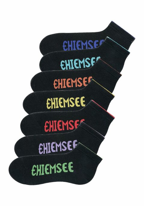 Bild: Sneakersocken von Chiemsee: Sneakersocken von Chiemsee für Sie im praktischen 7er Pack. Die Sneakersocken enden um den Knöchel. Sehr gut geeignet für Sport- und Freizeitschuhe. Ideal für den täglichen Gebrauch, in zwei klassischen Sortimenten in schwarz und weiß. Kleines Extra - das jeweils verschieden farbige abgesetzte Marken Logo. Ein hoher Baumwollanteil garantiert einen guten Tragekomfort. Eine gute Elastizität sichert eine optimale Passform. Durch die verstärkte Ferse und Spitze wird die Haltbarkeit beim Tragen und auch nach vielen Wäschen verbessert. Details: Hoher Baumwollanteil, Verstärkte Ferse und Spitzeextra flache Zehennaht