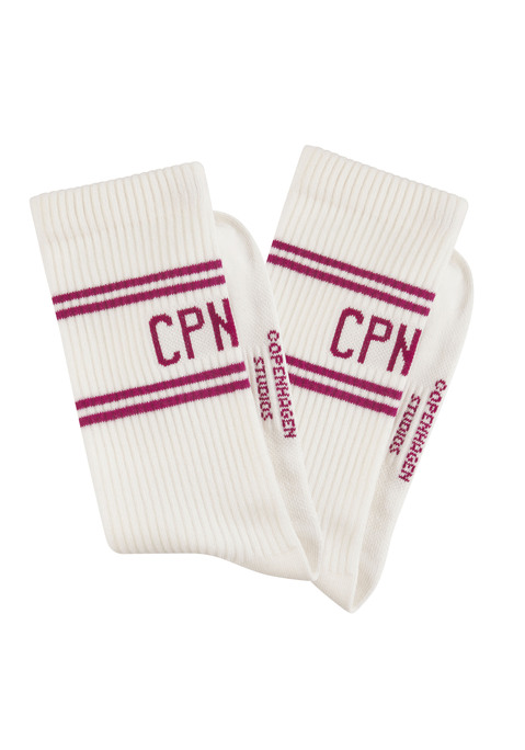 Bild: Langsocken von Copenhagen Studios: Trendige kompakte Tennissocken von Copenhagen Studios im 2er-Pack. Langer, gerippter Schaft für einen guten Halt. Piqué-Struktur unter der Sohle. An Ferse und Fußspitze verstärkt. Trageangenehme Baumwollmischung.