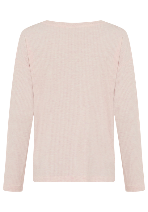 Bild: Longsleeve von Copenhagen Studios: <h3>Bequemes Longsleeve für entspannte Nächte</h3>
<p>
Das bequeme Longsleeve von <strong>Copenhagen Studios</strong> ist die ideale Wahl für erholsame Nächte. Mit seinem klassischen Rundhalsausschnitt und der angenehmen Rippqualität sorgt es für ein komfortables Tragegefühl. Es hebt sich durch seine schlichte, unifarbene Optik hervor und ist damit perfekt für einen entspannten Abend zu Hause oder eine ruhige Nacht im Bett.
</p>

<h4>Hochwertige Materialien und Pflegeleichtigkeit</h4>
<p>
Das lngärmelige Schlafshirt überzeugt nicht nur durch sein stilvolles Design, sondern auch durch die Verwendung hochwertiger Materialien. Die bequeme Passform bietet ausreichend Bewegungsfreiheit, während die Rippqualität für eine angenehme Haptik sorgt. Zudem ist das Langarmshirt pflegeleicht und kann problemlos in der Maschine gewaschen werden, was die Reinigung zum Kinderspiel macht.
</p>

<h4>Vielseitige Kombinationen für jeden Anlass</h4>
<p>
Das Sleepshirt ist nicht nur für die Nacht geeignet, sondern kann auch perfekt für entspannte Freizeitaktivitäten getragen werden. Ob beim Chillen zu Hause, beim Yoga oder beim gemütlichen Spaziergang – dieser Style ergänzt sich wunderbar mit einer bequemen Jogginghose oder lässigen Shorts.
</p>

<p>
Mit diesem Longsleeve von <strong>Copenhagen Studios</strong> wird jede Nacht zum Erlebnis!
</p>