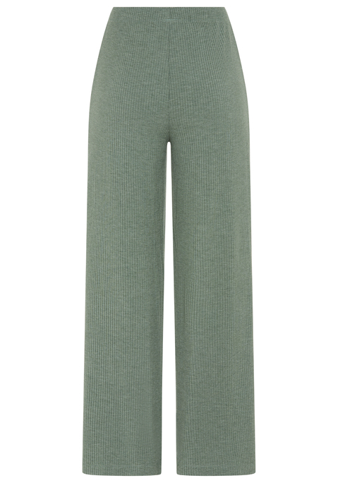 Bild: Pyjamahose von Copenhagen Studios: <h3>Bequeme Pyjamahose für entspannte Nächte</h3>
<p>
Die Pyjamahose von <strong>Copenhagen Studios</strong> überzeugt durch ihren weiten Schnitt, der für höchsten Komfort sorgt. Der elastische Gummizugbund passt sich optimal an und bietet eine angenehme Passform. Hergestellt aus einer hochwertigen Rippqualität, vereint diese Hose Stil und Behaglichkeit und ist damit die perfekte Wahl für gemütliche Abende zu Hause.
</p>

<h4>Artikeldetails und Pflegehinweise</h4>
<p>
Diese modische Schlafhose präsentiert sich in einem schlichten, unifarbenen Design, das sich vielseitig kombinieren lässt. Sie ist ideal für alle, die Wert auf lässige Eleganz legen. Die bequeme Passform sorgt dafür, dass sie auch beim Entspannen oder Schlafen nicht einengt. Zur Pflege empfiehlt sich eine Maschinenwäsche, damit die Hose auch nach mehreren Wäschen ihre Form und Farbintensität behält.
</p>

<h4>Outfit-Tipps und Trageanlässe</h4>
<p>
Die Pyjamahose von <strong>Copenhagen Studios</strong> lässt sich hervorragend mit einem lässigen T-Shirt oder einem gemütlichen Sweatshirt kombinieren. Sie eignet sich perfekt für entspannte Stunden zu Hause, beim Yoga oder für einen gemütlichen Filmabend.
</p>

<p>Diese Pyjamahose von <strong>Copenhagen Studios</strong> ist etwas ganz Besonderes.</p>