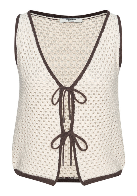 Bild: Stricktop von Copenhagen Studios: Leichtes Stricktop con Copenhagen Studios. In gestrickter Optik mit Kontrastabschlüssen und Bindebändern. Breite Träger. Verkürzte Länge. Weicher Strick.