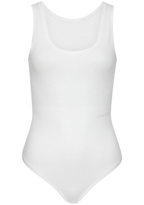 Bild: Stringbody von Copenhagen Studios: Schlichter Body von Copenhagen Studios. Rundhalsausschnitt. Druckknöpfe im Schritt. Logostickerei vorn. Weiche Rippqualität aus einem Baumwoll-Mix.