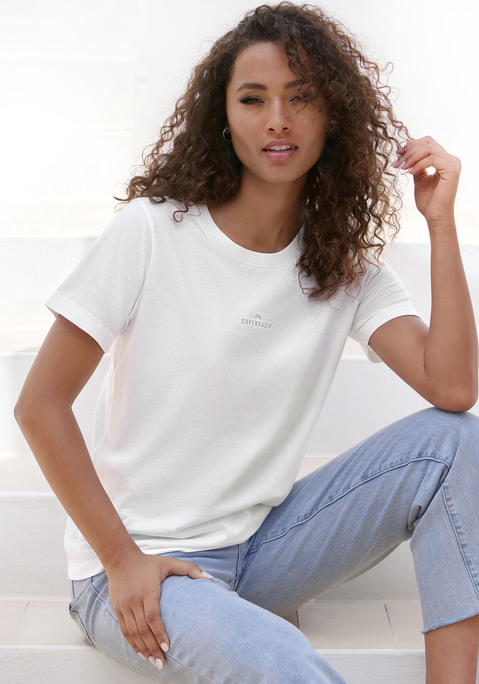 Bild: T-Shirt von Copenhagen Studios: T-Shirt von Copenhagen Studios T-Shirt. Mit kleinem Logoprint auf der Vorderseite. Rundhalsausschnitt. Leger geschnitten. Aus weicher Baumwollware.