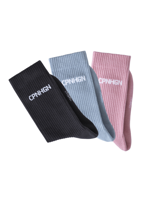 Bild: Tennissocken von Copenhagen Studios: Klassische Tennissocken im 3er-Pack von Copenhagen Studios mit Markenstatement. Weicher Frottee in der Sohle. Flache Spitzennaht und verstärkte Ferse für zusätzlichen Komfort. Hochwertige Markenqualität.