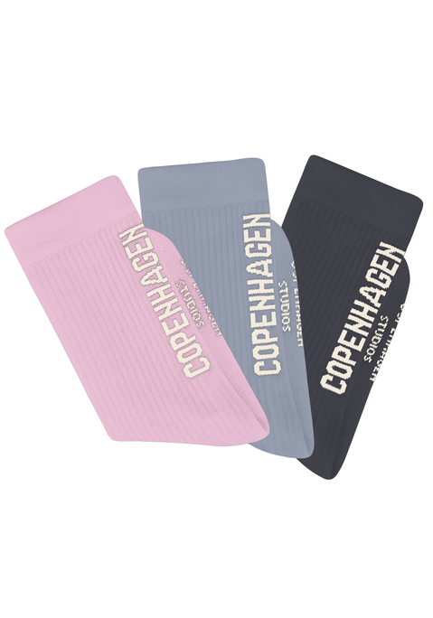 Bild: Tennissocken von Copenhagen Studios: Gerippte Tennissocken von Copenhagen Studios im 3er-Pack. Mit großem Markenlogo und flacher Spitzennaht. Ohne Fußfrottee. Baumwollmischung in hochwertiger Markenqualität.