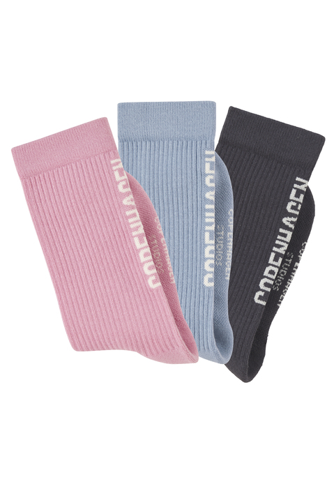 Bild: Tennissocken von Copenhagen Studios: Gerippte Tennissocken von Copenhagen Studios im 3er-Pack. Mit großem Markenlogo und flacher Spitzennaht. Ohne Fußfrottee. Baumwollmischung in hochwertiger Markenqualität.