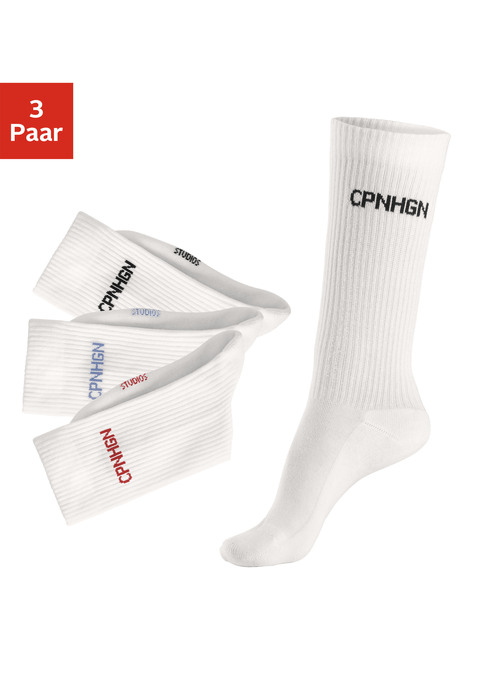Bild: Tennissocken von Copenhagen Studios: Klassische Tennissocken im 3er-Pack von Copenhagen Studios mit Markenstatement. Weicher Frottee in der Sohle. Flache Spitzennaht und verstärkte Ferse für zusätzlichen Komfort. Hochwertige Markenqualität.