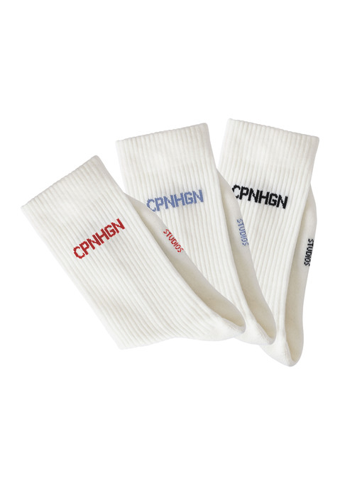 Bild: Tennissocken von Copenhagen Studios: Klassische Tennissocken im 3er-Pack von Copenhagen Studios mit Markenstatement. Weicher Frottee in der Sohle. Flache Spitzennaht und verstärkte Ferse für zusätzlichen Komfort. Hochwertige Markenqualität.
