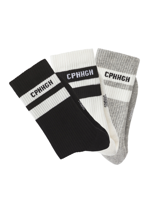 Bild: Tennissocken von Copenhagen Studios: Klassische unifarbene Tennissocke von Copenhagen Studios im 3er-Pack mit sportlichem Streifendesign und Logoschriftzug. Weiches, hochwertiges Vollfrottee für zusätzlichen Komfort.