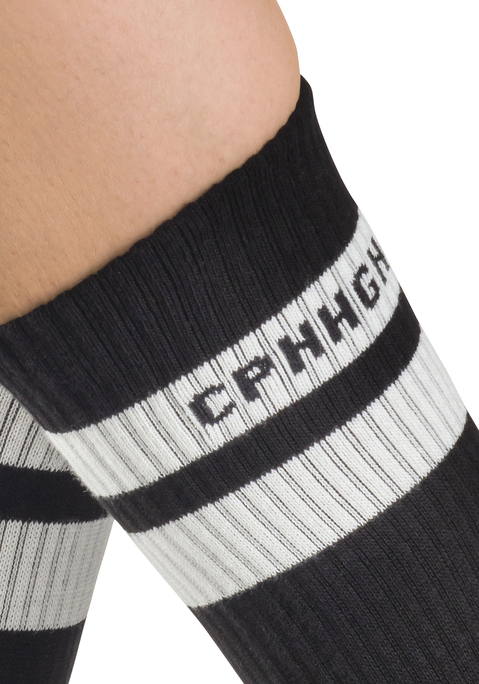 Bild: Tennissocken von Copenhagen Studios: Klassische unifarbene Tennissocke von Copenhagen Studios im 3er-Pack mit sportlichem Streifendesign und Logoschriftzug. Weiches, hochwertiges Vollfrottee für zusätzlichen Komfort.