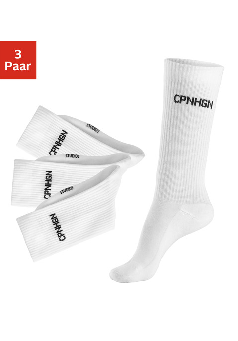 Bild: Tennissocken von Copenhagen Studios: Klassische Tennissocken im 3er-Pack von Copenhagen Studios mit Markenstatement. Weicher Frottee in der Sohle. Flache Spitzennaht und verstärkte Ferse für zusätzlichen Komfort. Hochwertige Markenqualität.
