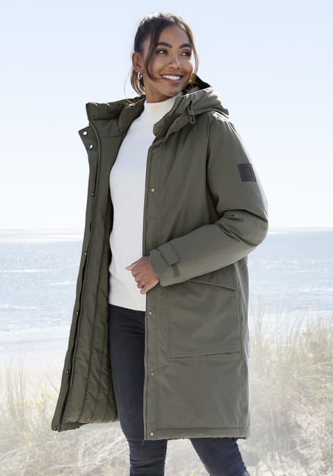 Bild: Winterjacke von Elbsand: Etwas längerer Parka von Elbsand. Stehkragen und Kapuze mit Tunnelzug zum individuellen Verstellen der Weite. Geräumige aufgesetzte Pattentaschen. Verdeckter Reißverschluss vorn. Appliziertes Logo am linken Ärmel. Optimal bei windigem, kühlem Wetter. Angenehmes Material.