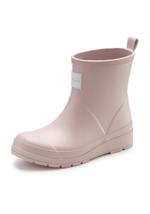 Bild: Gummistiefelette von Elbsand: <h3>Stilvolle Gummistiefeletten von <strong>Elbsand</strong>: der perfekte Begleiter für jedes Wetter</h3>
<p>
Die wasserdichten Gummistiefeletten von <strong>Elbsand</strong> bestechen durch ihr modisches Design mit einer ansprechenden Profilsohle. Diese Schuhe sind nicht nur funktional, sondern setzen auch modische Akzente. Ihre matte Optik verleiht einen lässigen Look, der sich vielseitig kombinieren lässt. Ideal für alle, die Stil und Praktikabilität in einem suchen!
</p>

<h4>Komfort und Funktionalität für jeden Tag</h4>
<p>
Diese Gummistiefeletten bieten einen hervorragenden Tragekomfort dank der leichten Sohle und der herausnehmbaren Innensohle, die Platz für individuelle Einlagen schafft. Zudem passen sie hervorragend zu Jeans und Outdoor-Kleidung, was sie zu einer idealen Wahl für den Alltag macht. Pflegeleicht und vielseitig, sind sie der perfekte Begleiter für jedes Abenteuer.
</p>

<h4>Vielseitige Kombinationsmöglichkeiten für jeden Anlass</h4>
<p>
Die Gummistiefel kann man mit lässigen Jeans und einem Oversized-Pullover für einen entspannten Freizeitlook kombinieren. An regnerischen Tagen sind sie die optimale Wahl für Ausflüge ins Grüne oder beim Stadtbummel.
</p>
<p>
Die Gummistiefeletten von <strong>Elbsand</strong>  zeigen, wie bequem und stylisch Funktionalität sein kann!
</p>