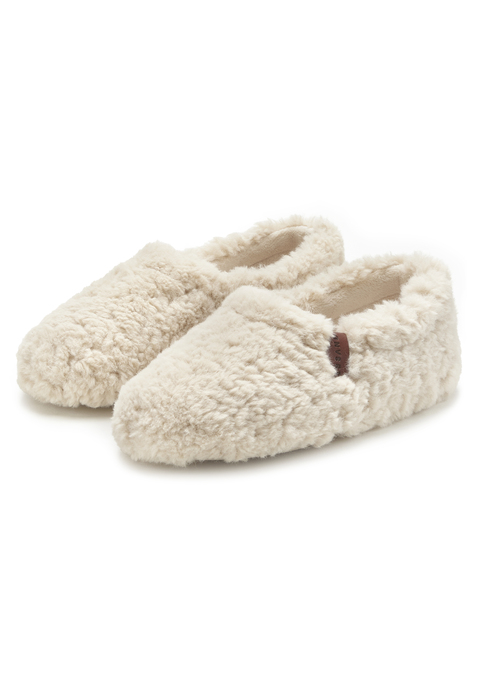 Bild: Hausschuh von Elbsand: Hausschuh von ELBSAND. Made in Spain. Obermaterial, Futter und Decksohle aus Polyester. Laufsohle aus Synthetik.
