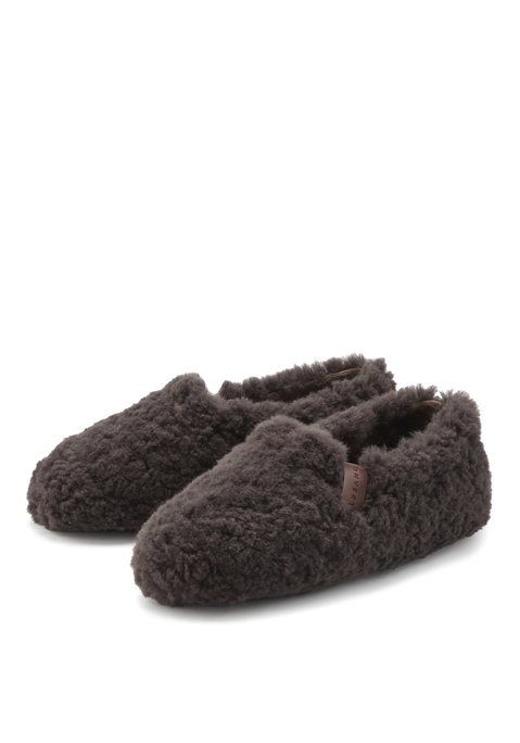 Bild: Hausschuh von Elbsand: Hausschuh von ELBSAND. Made in Spain. Obermaterial, Futter und Decksohle aus Polyester. Laufsohle aus Synthetik.