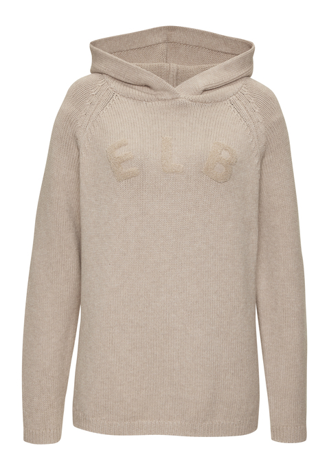 Bild: Kapuzenpullover von Elbsand: <h3>Weicher Kapuzenpullover für stilvolle Outfits</h3>
<p>
Der Kapuzenpullover von <strong>Elbsand</strong> kombiniert Eleganz und Komfort in einem einzigartigen Design. Mit seiner weichen Strickqualität und der raffinierten Kapuze bietet dieser Pullover nicht nur Wärme, sondern auch einen Hauch von Stil. Die langen Raglanärmel und die dezente Logoapplikation verleihen dem Kleidungsstück eine besondere Note, während der gerade Saum mit kleinen seitlichen Schlitzen für eine lässige Silhouette sorgt. 
</p>

<h4>Artikelbeschreibung und Pflegehinweise</h4>
<p>
Der figurumspielende Hoodie ist ideal für modebewusste Frauen. Die unifarbene Optik ermöglicht vielseitige Kombinationen, während der pflegeleichte Stoff Maschinenwäsche verträgt. Auch der Tragekomfort kommt nicht zu kurz, da die weiche Beschaffenheit des Materials ein angenehmes Hautgefühl garantiert.
</p>

<h4>Outfit-Tipps und Anlässe</h4>
<p>
Der Kapuzenpullover von <strong>Elbsand</strong> ist perfekt für lässige Freizeitlooks und eignet sich hervorragend für Outdoor-Aktivitäten oder entspannte Tage zu Hause. Kombiniert mit einer Jeans und trendigen Sneakern entsteht ein angesagtes Streetwear-Outfit. Auch zu sportlichen Aktivitäten wie Jogging oder Fitness ist dieser Pulli eine hervorragende Wahl, da er sowohl Bewegungsfreiheit als auch Stil bietet. 
</p>
<p>Mit diesem Kapuzenpullover von <strong>Elbsand</strong> wird jeder Tag zum modischen Highlight.</p>
```

### CS-Angebotstext:

Der kuschelige Kapuzenpullover von **<strong>Elbsand</strong>** überzeugt durch sein hervorragendes Tragegefühl und kombiniert stilvolle Details mit maximalem Komfort. Dieser strickgefertigte Pullover ist der ideale Begleiter für jede Gelegenheit und setzt auf eine weiche Haptik, die sofort ins Auge fällt.

Der figurumspielende Schnitt bietet nicht nur eine optimale Passform, sondern auch Bewegungsfreiheit. Die langen Raglanärmel und die dezente Logoapplikation verleihen dem Pullover eine besondere Eleganz, während die seitlichen Schlitze am Saum für eine lässige Silhouette sorgen. Die unifarbene Optik ermöglicht vielseitige Kombinationen, sodass der Pullover sowohl in der Freizeit als auch bei sportlichen Aktivitäten getragen werden kann. 

Ein hervorragendes Pflegeangebot rundet das Gesamtpaket ab, da der Pullover maschinenwaschbar ist und somit unkompliziert in der Handhabung bleibt. Die Verwendung hochwertiger Materialien sorgt dafür, dass der Kapuzenpullover auch nach häufigem Tragen und Waschen seine Form und Farbe behält.

Der Kapuzenpullover von **<strong>Elbsand</strong>** ist die perfekte Wahl für alle, die Wert auf Stil und Komfort legen – ein Must-Have für die Garderobe, das jeden Tag zu einem modischen Highlight macht.