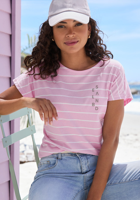 Bild: Kurzarmshirt von Elbsand: Maritimes Streifenshirt von Elbsand mit Rundhalsausschnitt und überschnittenen Schultern. Dezenter Logodruck auf der Brust. Gerader Saumabschluss. Weiche Jerseyqualität mit Baumwolle.