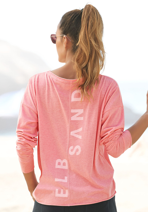 Bild: Langarmshirt von Elbsand: Legeres Rundhalsshirt von Elbsand mit langen Ärmeln. Rollkante. Lässig überschnittene Schultern. Rücken mit Teilungsnaht und großem Logodruck. Saumabschlüsse offen. Komplettiert Loungewear Outfits. Aus weichem Baumwollmix.