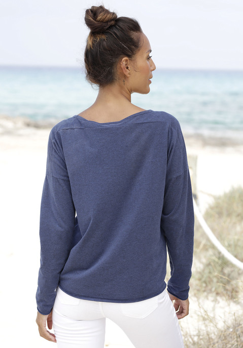 Bild: Langarmshirt von Elbsand: Shirt "Niola" von ELBSAND mit plakativem Logoprint vorn. Länge ca. 64 cm. Weiche Shirtware aus 50% Baumwolle, 50% Polyester.