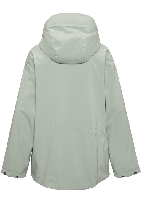 Bild: Parka von Elbsand: <h3>Der perfekte Begleiter für jede Jahreszeit: der wattierte Parka von <strong>Elbsand</strong></h3>
<p>
Der wattierte Parka von <strong>Elbsand</strong> vereint Funktionalität und Stil in einem einzigartigen Design. Mit seiner verstellbaren Kapuze und dem anpassbaren Saum bietet dieser Parka nicht nur optimalen Schutz vor Wind und Wetter, sondern auch eine individuelle Passform. Die Pattentaschen mit zusätzlicher seitlicher Tasche sorgen dafür, dass wichtige Utensilien immer griffbereit sind, während der Logodruck auf der Rückseite und am Ärmel dem Modell eine modische Note verleiht.
</p>

<h4>Vielseitige Details für jeden Tag</h4>
<p>
Die hochwertige Verarbeitung des Parkas garantiert eine lange Lebensdauer und hohen Tragekomfort. Das wasserabweisende Material schützt effektiv vor Nässe, sodass auch bei ungemütlichem Wetter kein Grund zur Sorge besteht. Mit einem cleveren Design, das sowohl sportlich als auch elegant wirkt, eignet sich dieser Parka ideal für verschiedene Anlässe.
</p>

<h4>Perfekte Kombinationsmöglichkeiten für jeden Anlass</h4>
<p>
Dieser Parka ist der ideale Partner für streetwear-inspirierte Outfits und lässt sich vielseitig kombinieren. Ob beim Spaziergang in der Stadt oder beim Outdoor-Abenteuer, der Parka passt hervorragend zu lässigen Sneakers und Jeans oder zu sportlichen Leggings und einem Hoodie. Mit passenden Accessoires wie einer Mütze oder einem Schal wird der Look abgerundet und sorgt für zusätzlichen Komfort.
</p>

<p>
Ein Parka, der Stil und Funktionalität vereint – für jeden Moment des Lebens.
</p>