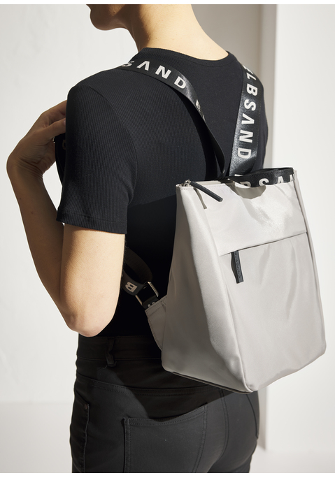 Bild: Rucksack von Elbsand: City Rucksack VEGAN von ELBSAND. Aus Textil. Maße (H/B/T) = 28/29/15cm.