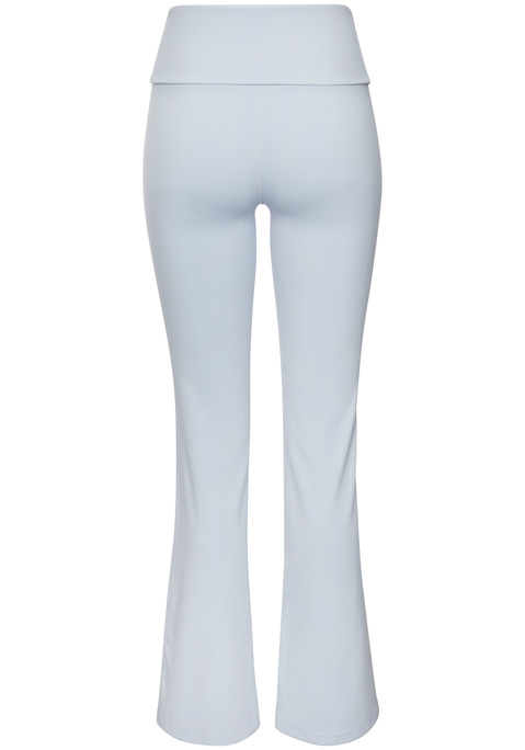 Bild: Schlaghose von Elbsand: Flared Leggings von Elbsand mit ausgestelltem Bein. Elbsand-Markenlogo am linken Beinsaum. Breiter Komfortbund für einen angenehmen Sitz. Ideal für Yoga, Pilates, Gymnastik und mehr. Sehr weiches, elastisches Material.