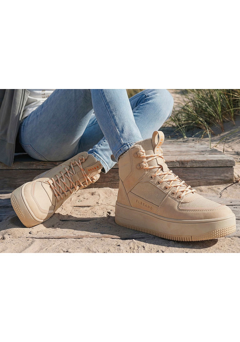 Bild: Sneaker von Elbsand: Mit Warmfutter und wasserabweisender Comfortex-Klimamembran. Obermaterial aus Textil und Lederimitat. Futter aus Textil. Decksohle aus Textil und Synthetik. Laufsohle aus Synthetik.