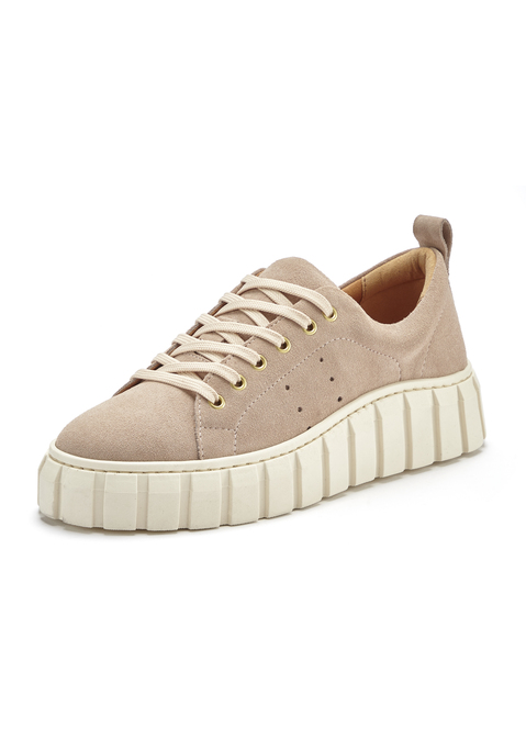 Bild: Sneaker von Elbsand: Sneaker aus Leder von ELBSAND. Obermaterial aus Rindsleder. Futter und Decksohle aus Textil. Laufsohle aus Synthetik.