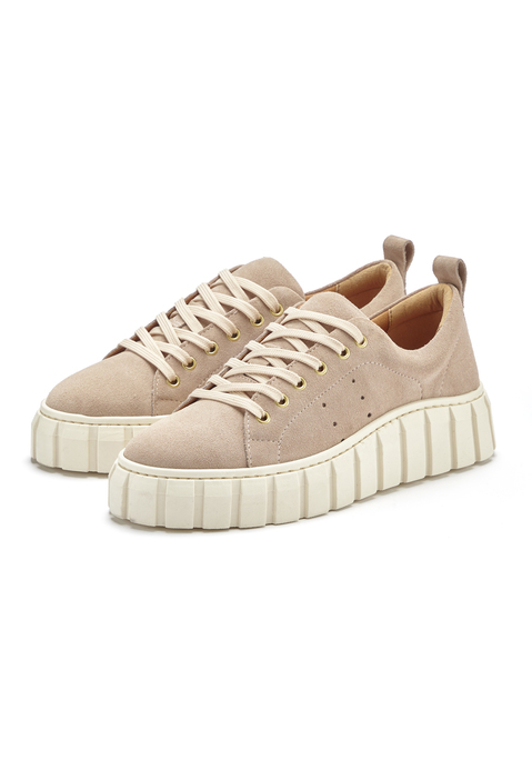 Bild: Sneaker von Elbsand: Sneaker aus Leder von ELBSAND. Obermaterial aus Rindsleder. Futter und Decksohle aus Textil. Laufsohle aus Synthetik.