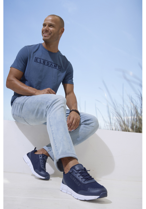 Bild: Sneaker von Elbsand: Komfortabler Sneaker von Elbsand mit herausnehmbarer Innensohle, für lose Einlagen geeignet. Zweifarbige Optik. Breite Sohle für viel Bequemlichkeit. Passt gut zu langen und kurzen Hosen für den Casual Style. Idealer Partner für Freizeit, Urlaub und Büro.