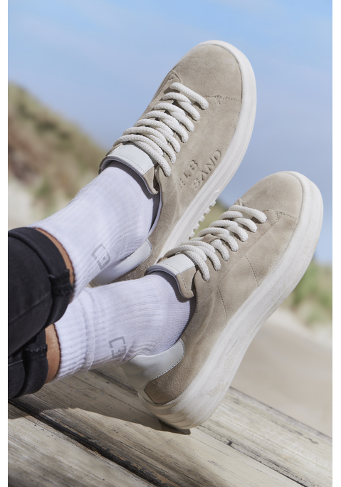 Bild: Sneaker von Elbsand: Sneaker aus Leder von ELBSAND. Obermaterial aus Ziegenleder und Schafsleder. Futter aus Lederimitat. Decksohle aus Schafsleder. Laufsohle aus Synthetik.