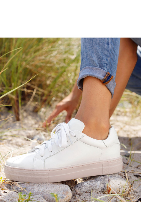 Bild: Sneaker von Elbsand: Sneaker aus Leder von ELBSAND. Made in Portugal. Obermaterial aus Rindsleder. Futter und Decksohle aus Textil. Laufsohle aus Synthetik.