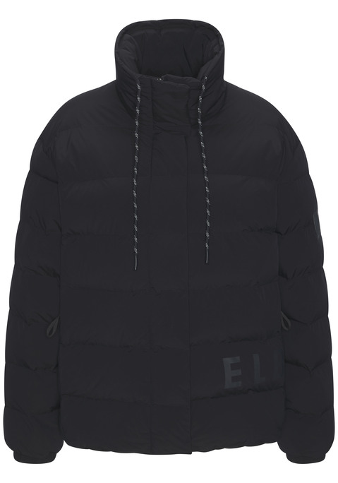 Bild: Steppjacke von Elbsand: Leichte Steppjacke von Elbsand. Hoher Stehkragen mit Kordelzug zum individuellen Verstellen der Weite. Verdeckter Reißverschluss und Knopfleiste. Tonaler Logodruck seitlich und Label auf dem linken Arm. Praktische Reißverschlusstaschen. Ein schöner Alltagsbegleiter. Trageangenehmes Material.