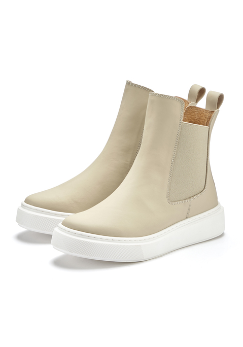 Bild: Stiefelette von Elbsand: Stiefelette aus Leder von ELBSAND. Obermaterial aus Kalbsleder. Futter und Decksohle aus Schweinsleder. Laufsohle aus Synthetik.