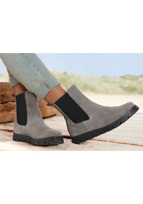 Bild: Stiefelette von Elbsand: Stiefelette von Elbsand. Praktischer Stretch-Einsatz für bequemes An- und Ausziehen. Vielseitig kombinierbar zu Jeans, Kleidern oder Röcken. Aus hochwertigem Leder.