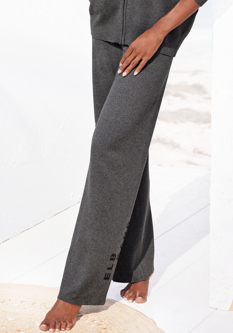 Bild: Strickhose von Elbsand: Weite Strickhose von Elbsand mit bequemem Komfortbündchen. Eingestricktes Markendetail. Wide-leg-Passform. Weiche, elastische Strickqualität mit Viskose-Anteil.