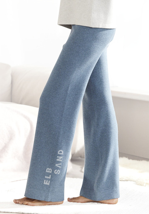 Bild: Strickhose von Elbsand: Weite Strickhose von Elbsand mit bequemem Komfortbündchen. Eingestricktes Markendetail. Wide-leg-Passform. Weiche, elastische Strickqualität mit Viskose-Anteil.