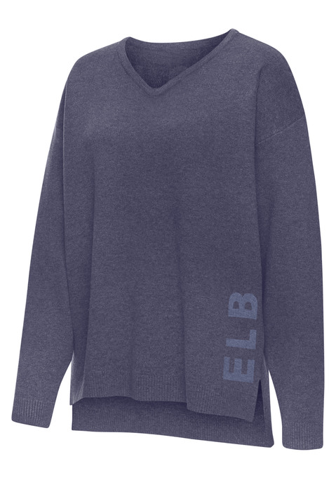 Bild: Sweater von Elbsand: Weicher Oversize-Pullover von Elbsand. V-Ausschnitt. Lange Ärmel mit überschnittenen Schulternähten. Gerader Saum mit verlängerter Rückseite und Seitennahtschlitzen. Lockere Oversize-Passform. Angenehm zu tragende Strickware mit hohem Viskose-Anteil.