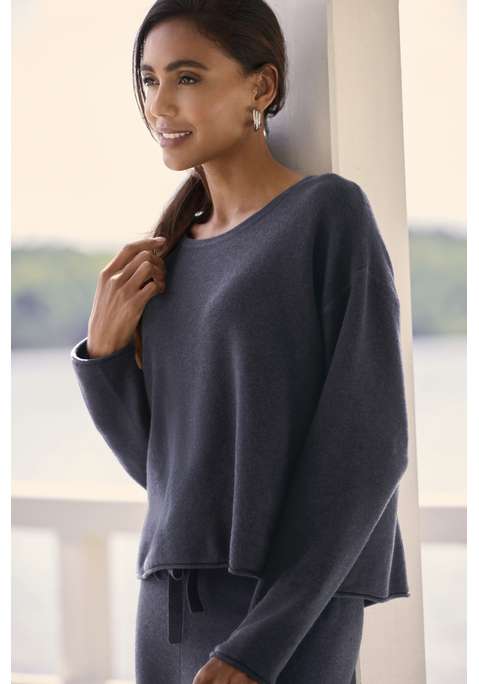 Bild: Sweater von Elbsand: Sweater von Elbsand mit Rundhalsausschnitt. Ärmel und Saum mit Rollkante. Markenlogo-Patch im Nacken. Weicher Feinstrick aus einem trageangenehmem Baumwoll-Mix.
