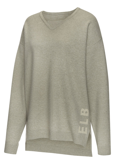 Bild: Sweater von Elbsand: Weicher Oversize-Pullover von Elbsand. V-Ausschnitt. Lange Ärmel mit überschnittenen Schulternähten. Gerader Saum mit verlängerter Rückseite und Seitennahtschlitzen. Lockere Oversize-Passform. Angenehm zu tragende Strickware mit hohem Viskose-Anteil.