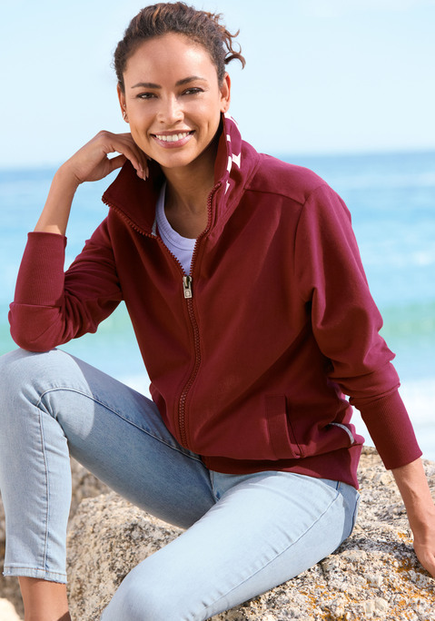 Bild: Sweatjacke von Elbsand: Bequeme Sweatjacke von Elbsand. Besonderer Hingucker: der Logodruck am Kragen. Lange Ärmel mit gerippten Bündchen. Ideale Passform für Freizeit und Strandausflüge. Weiche, innen angeraute und elastische Sweatware aus einer Baumwollmischung.