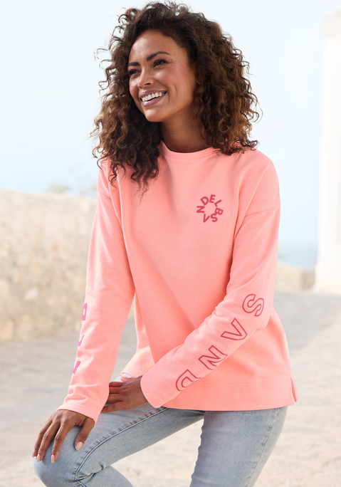 Bild: Sweatshirt von Elbsand: Gemütliches Sweatshirt von Elbsand. Markenlogo verteilt über beide Ärmel und zusätzlich auf der Brust. Lockere Passform inklusive überschnittener Ärmel. Kleine, seitliche Schlitze für Bewegungsfreiheit. Für Freizeit und Sport. Weicher Baumwollmix. Rückenlänge ca. 60 cm.