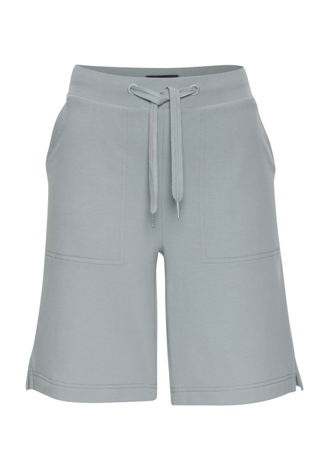 Bild: Sweatshorts von Elbsand: Lässige Sweatshorts von Elbsand in relaxter Bermudalänge. Breiter, elastischer Bund mit Tunnelzug für einen angenehmen Sitz. Saum mit seitlichem Schlitz als schönes Detail. Mit Eingriff- und Gesäßtaschen. Weiche Sweatqualität aus Baumwolle.