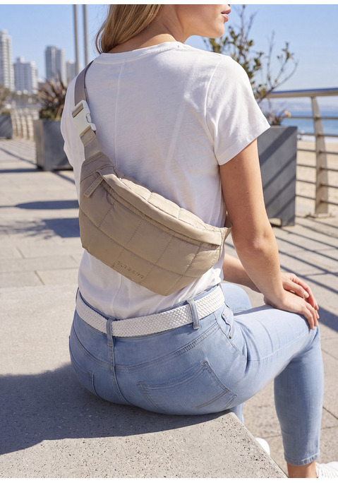 Bild: Umhängetasche von Elbsand: Bauchtasche VEGAN von ELBSAND. Aus Textil. Maße (H/B/T) = 13/32/6cm.