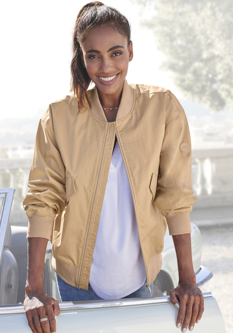 Bild: Blouson von French Connection: Blouson von French Connection. Rippstrick-Collegekragen und Rippstrick-Saumbündchen. Durchgehender 2-Wege-Reißverschluss. Pattentaschen mit Druckknopf. Figurumspielende Passform. Solider Webstoff aus 100% Baumwolle, Futter: 85% Polyester, 15% Baumwolle.